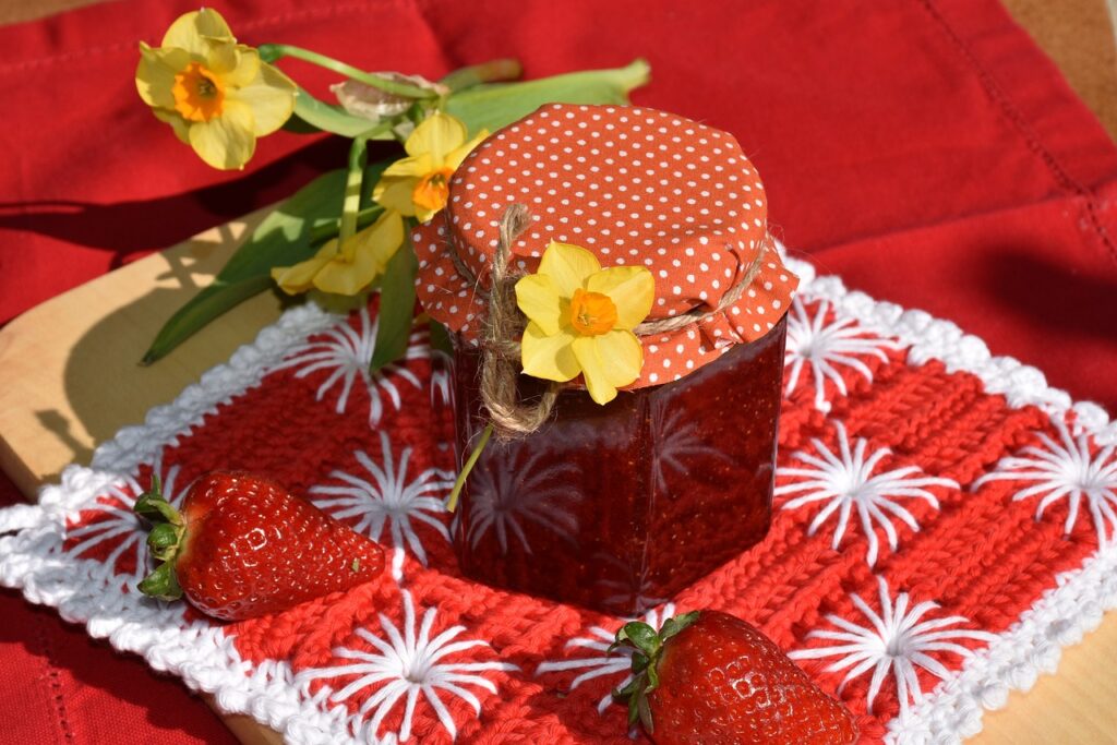 strawberry jam, strawberries, fruit-1329440.jpg